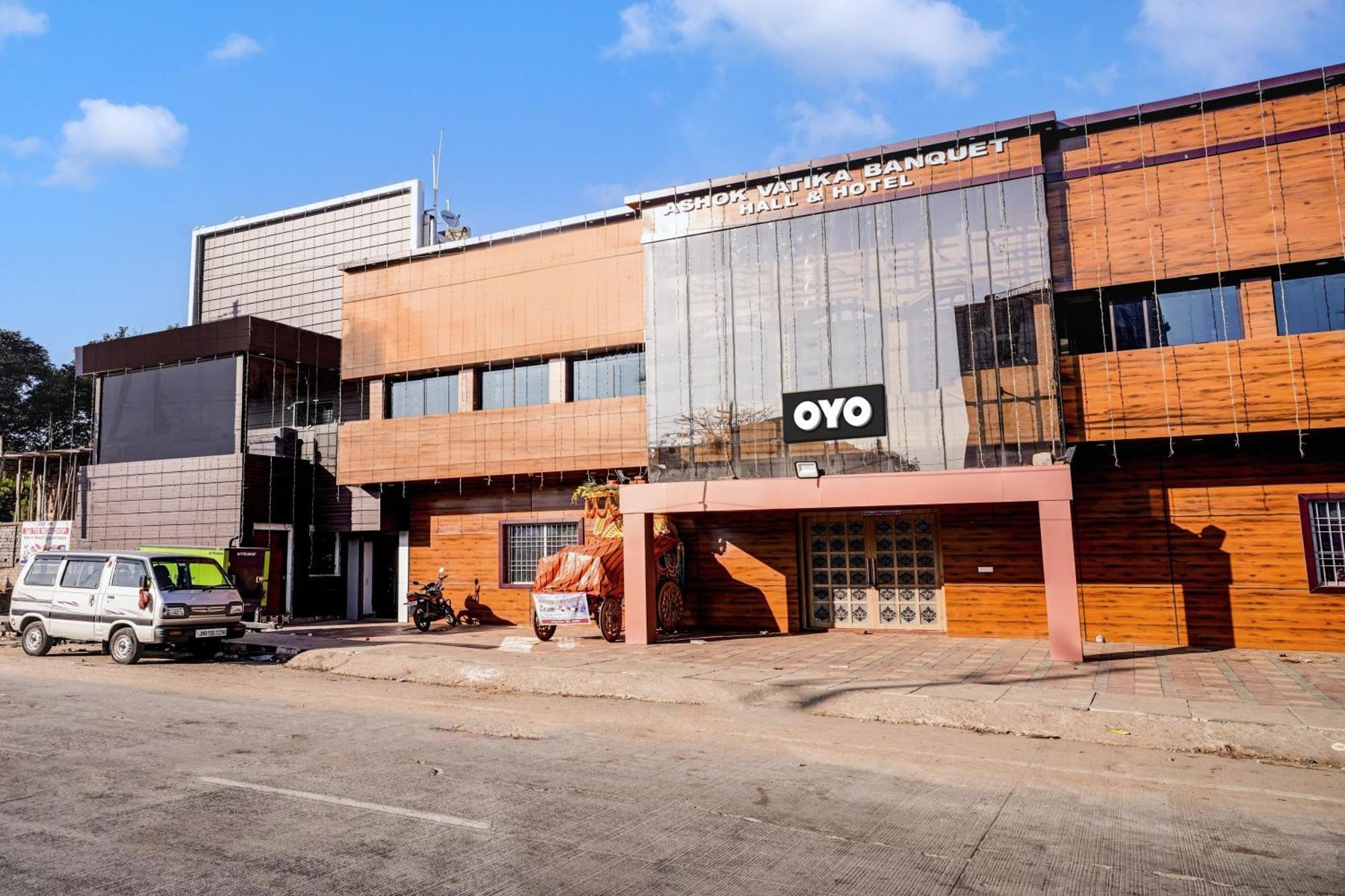 Oyo Flagship Hotel Ashok Vatika Banquet Hall Ráňčí Exteriér fotografie